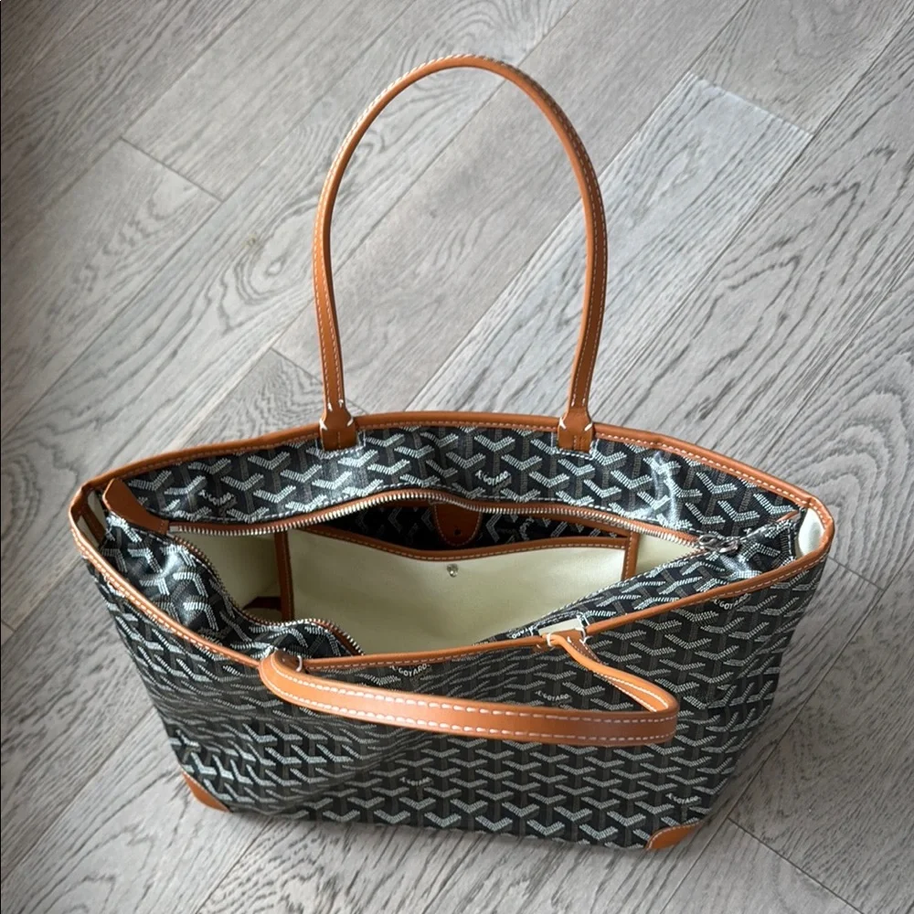 Stylish Black and Tan Tote Bag - Goyard - Picture 4 of 4